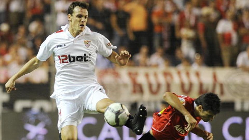 Sebastien Squillaci saat masih berseragam Sevilla. Copyright: © Getty Images